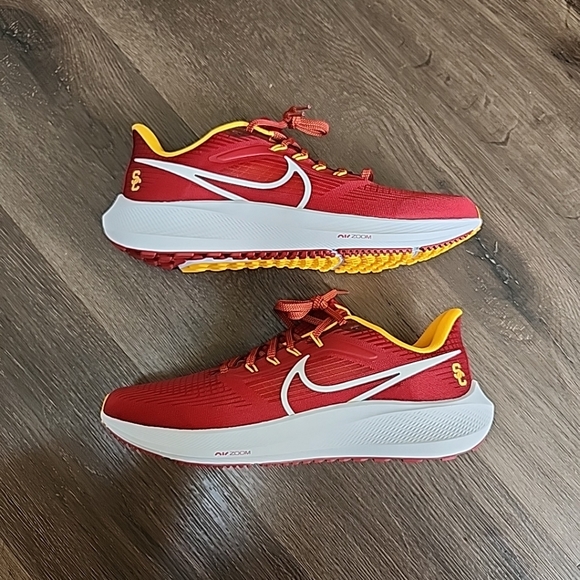 12.5 Nike Air Zoom Pegasus 39 USC Trojans NCAA DR1978-600 Running Shoes - Picture 2 of 7